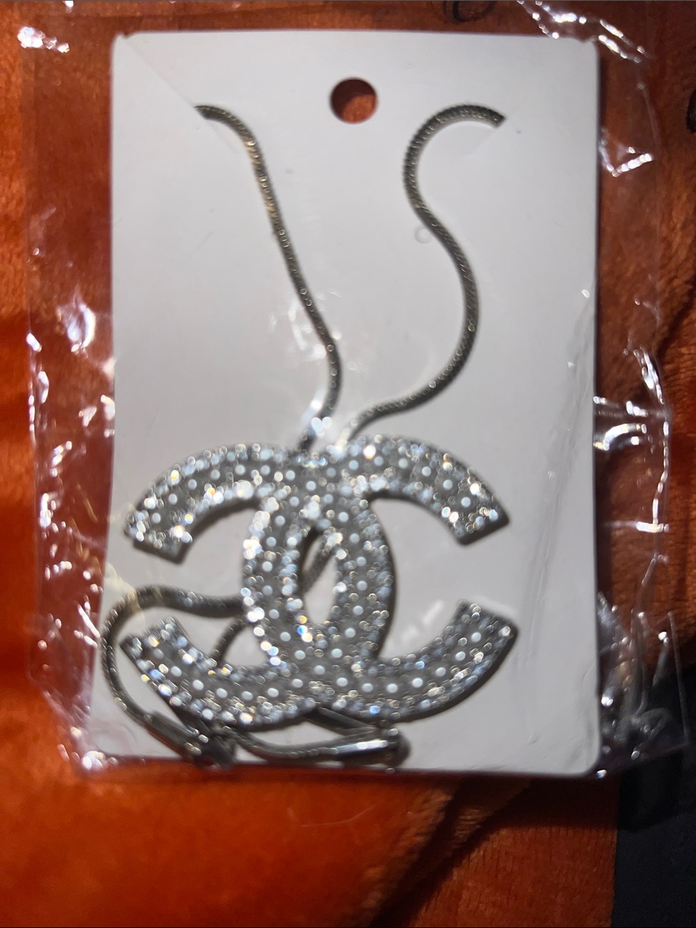 Rhinestone Interlocking Pendant Necklace - Silver Sparkle